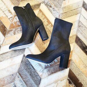 Badgley Mischka "Scuba" Boots